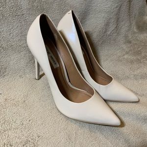STEVE MADDEN Nude Leather Stiletto Pump